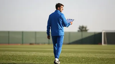 El club ha decidido no fichar un reemplazo inmediato para el lesionado Julen Lobete, optando por analizar el mercado en...