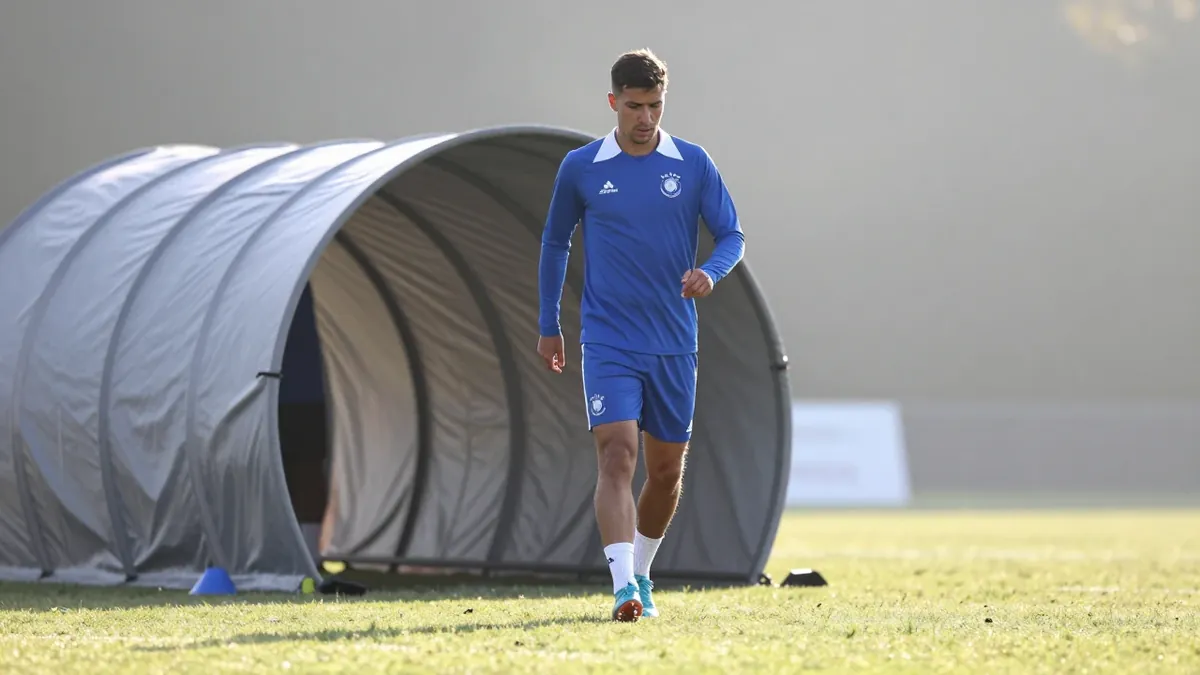 El centrocampista Ángel Recio se pierde el entrenamiento y el partido del sábado contra el Real Betis por un cuadro...