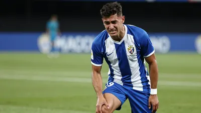 El canterano del Málaga CF se someterá a cirugía de menisco, lo que obliga al club a replantear sus movimientos en el...