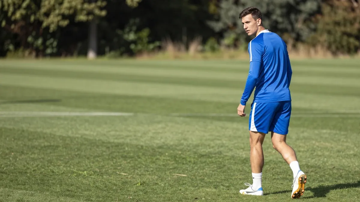 El equipo blanquiazul realizó su último entrenamiento en La Rosaleda con varias bajas y se enfrenta a un Betis cuarto...