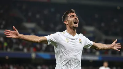El Málaga CF, dirigido por Manuel Pellegrini, derrotó 3-2 al Real Madrid, dirigido por José Mourinho, en La Rosaleda en...